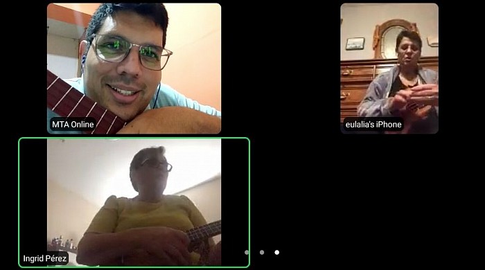 Clase grupal de ukelele